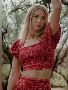 NWT BAND Of THE FREE Joelle Floral Smocked Crop Top Crimson Pink Floral M